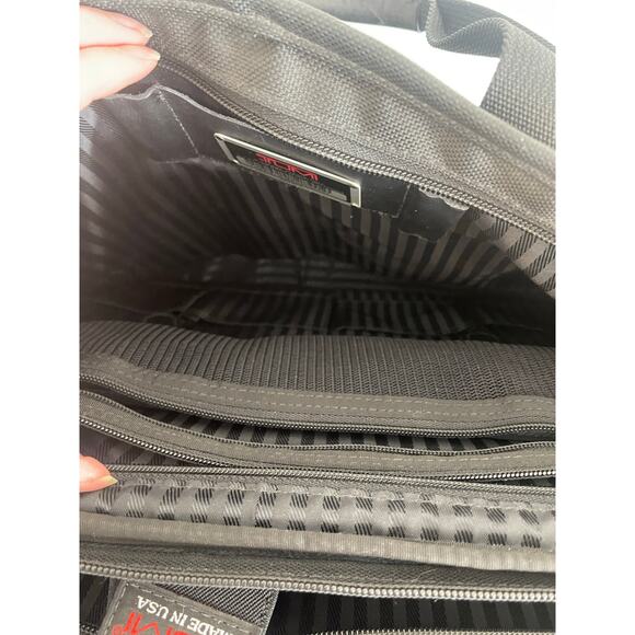 Tumi Alpha Expandalble Briefcase Black Canvas Laptop Bag 17\